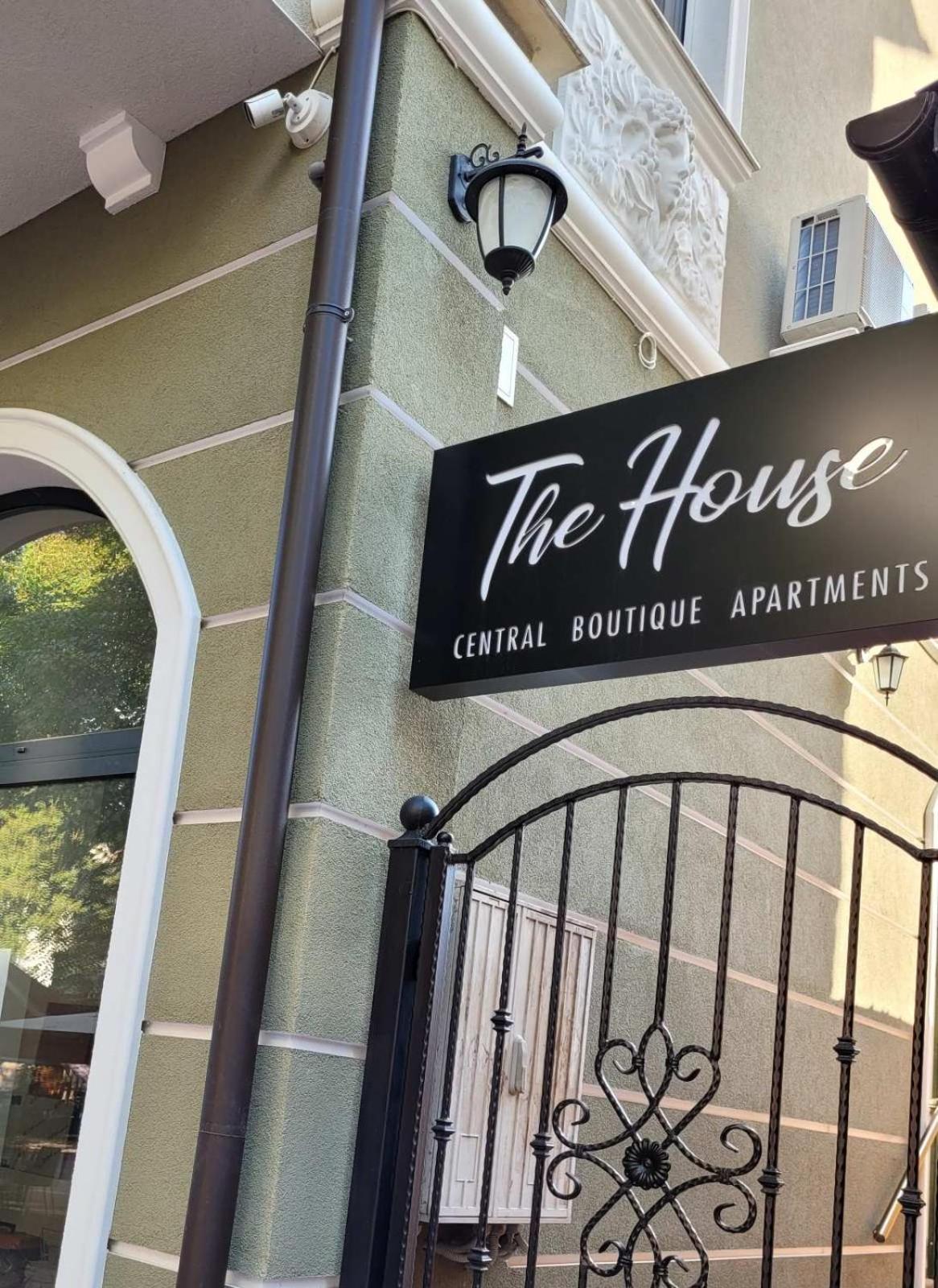 The House - Central Boutique Apartments Kyustendil Bagian luar foto