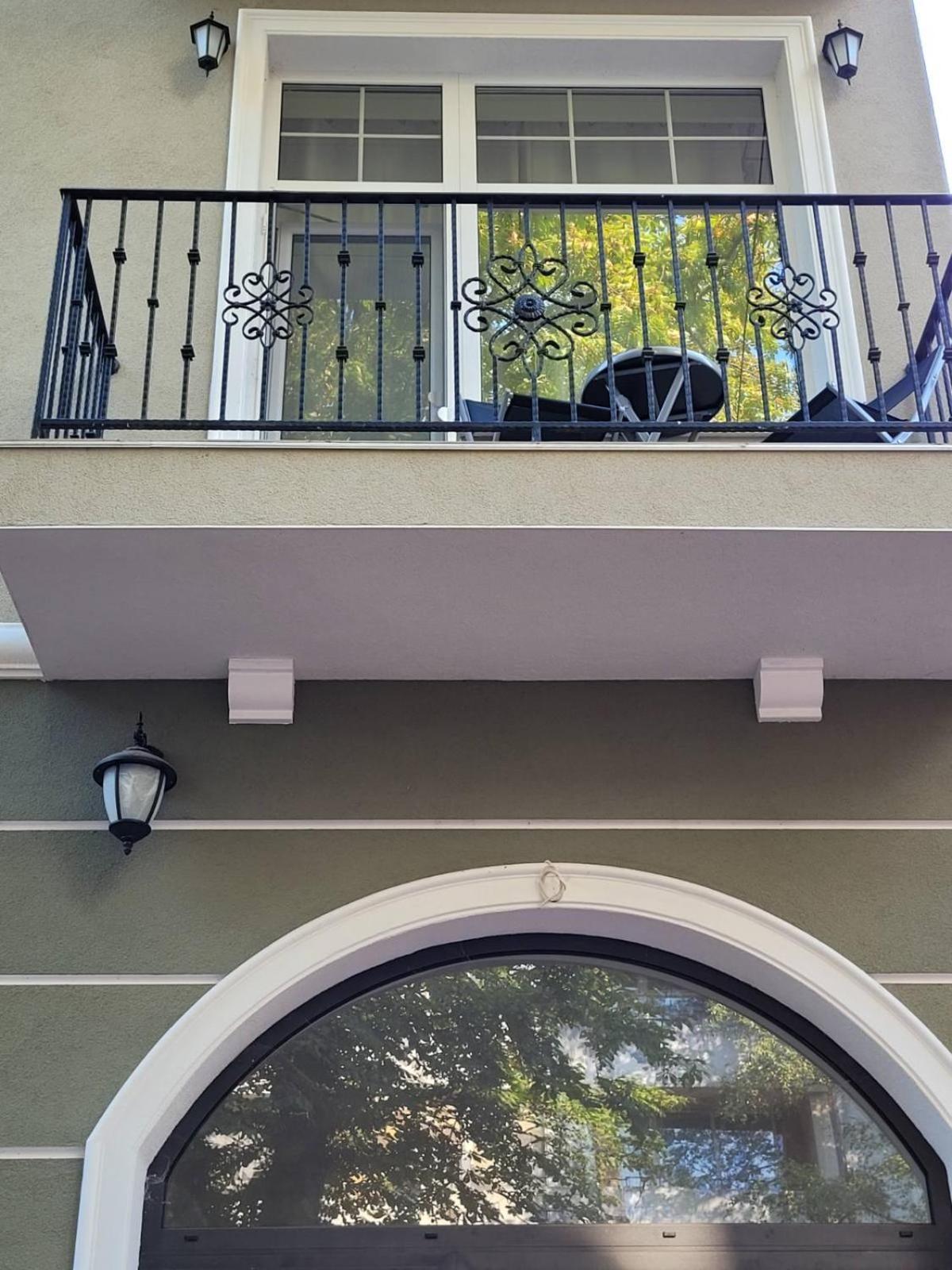 The House - Central Boutique Apartments Kyustendil Bagian luar foto