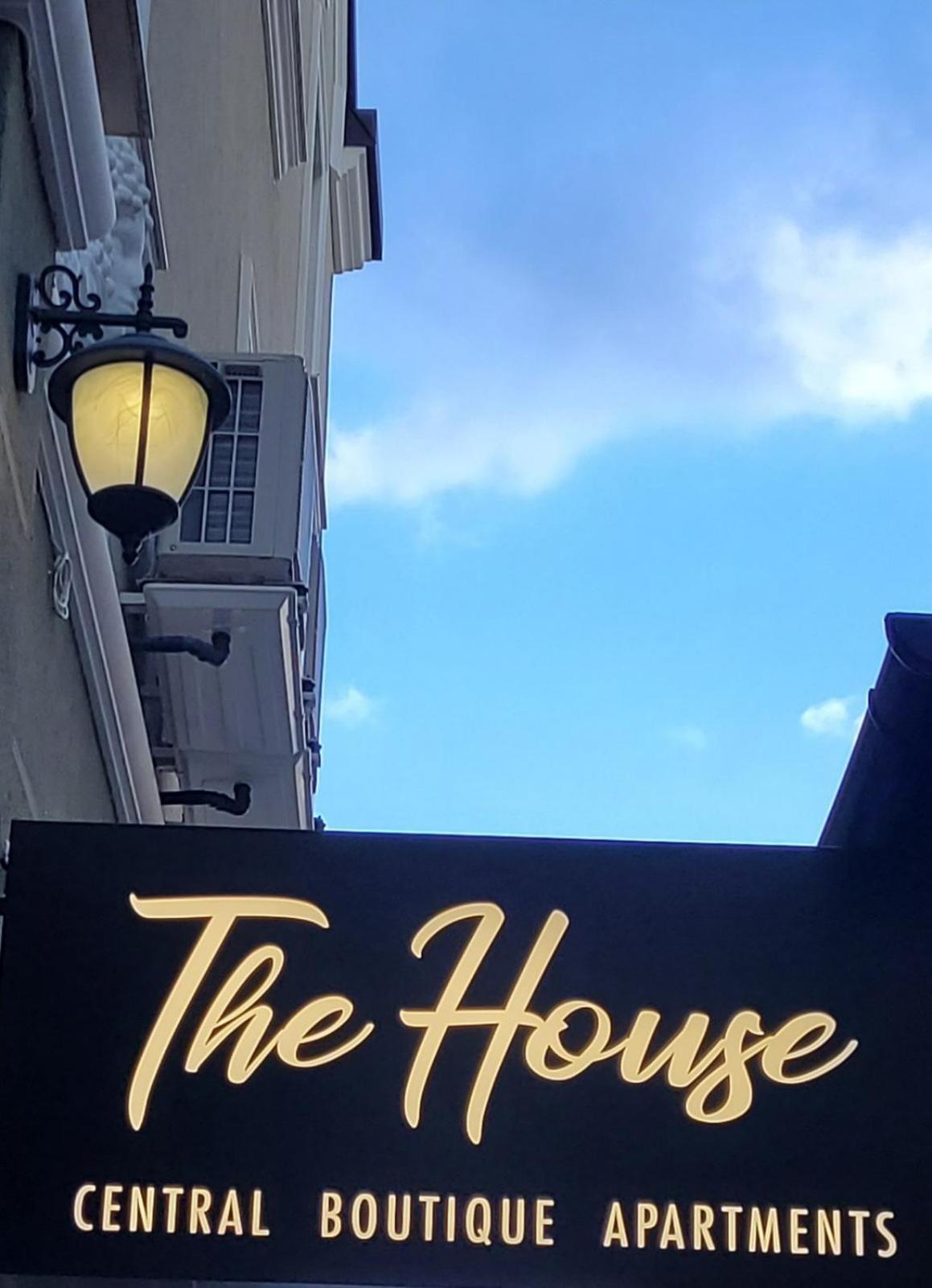 The House - Central Boutique Apartments Kyustendil Bagian luar foto