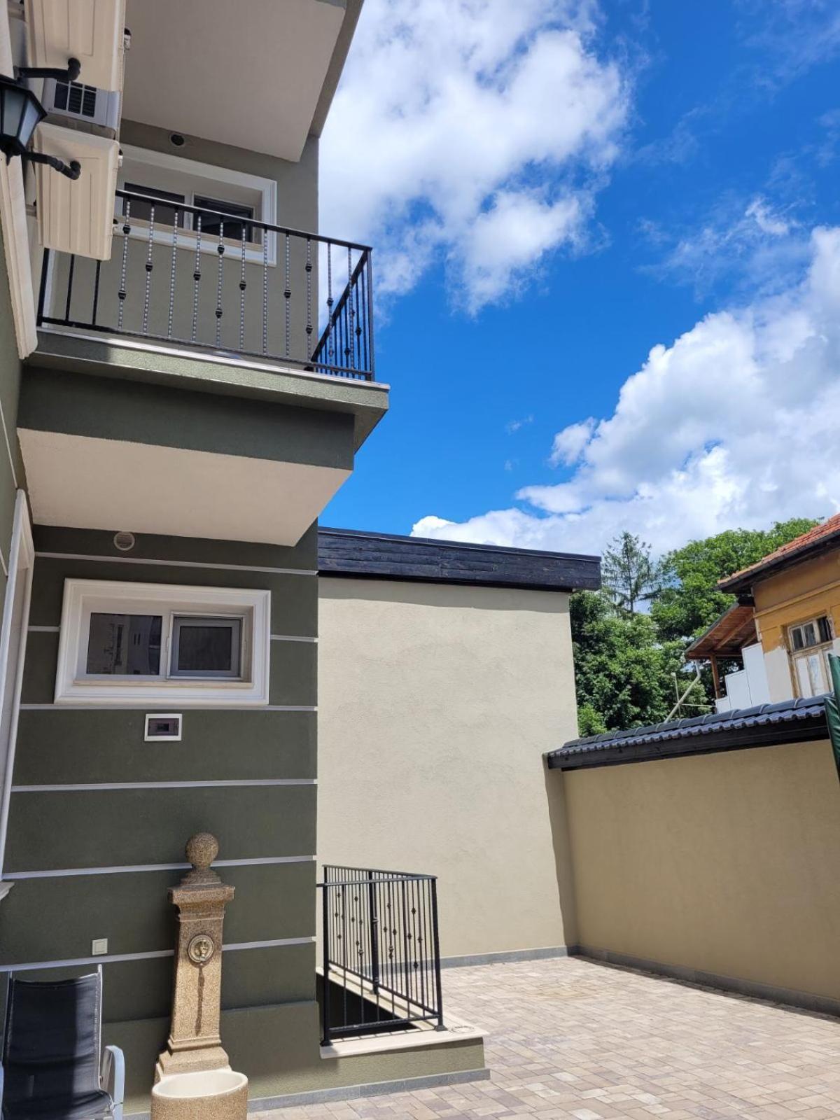 The House - Central Boutique Apartments Kyustendil Bagian luar foto