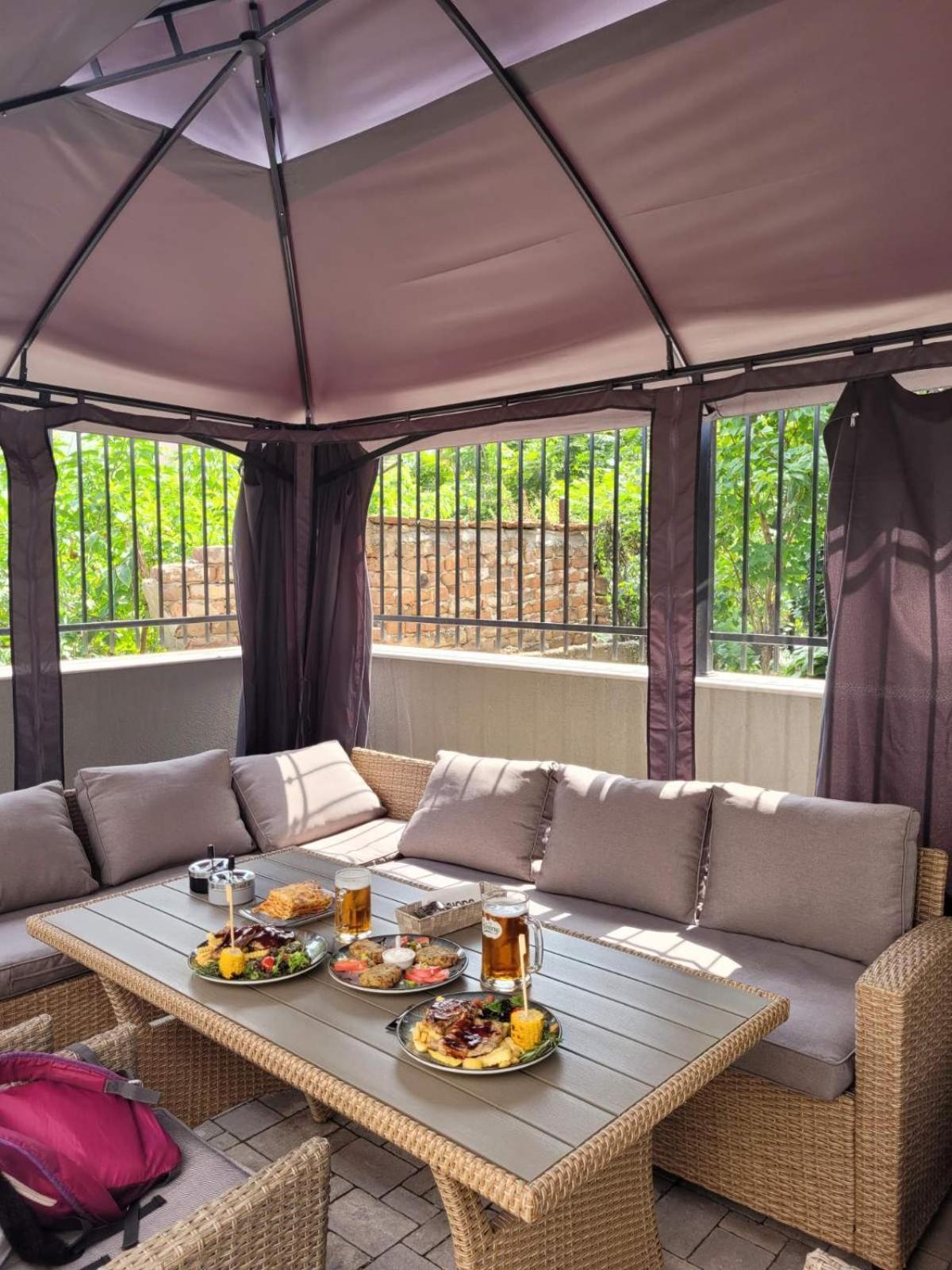 The House - Central Boutique Apartments Kyustendil Bagian luar foto